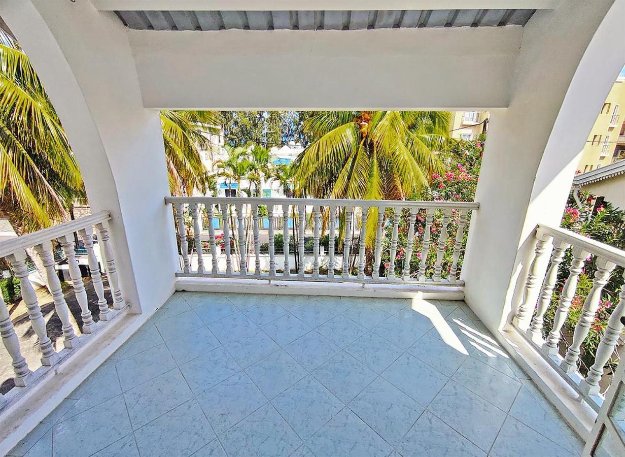Coconut Bay Apartments Flic-en-Flacq Dış mekan fotoğraf